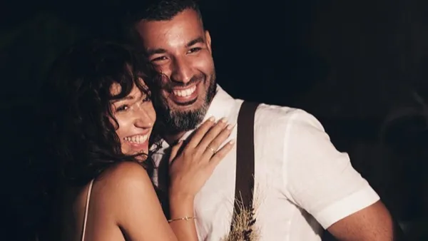 zeynep-bastik-evli-mi-zeynep-bastik-esi-kimdir-ne-is-yapiyor-1633952359842.jpg Zeynep Bastık evli mi? Zeynep Bastık eşi kimdir, ne iş yapıyor? - 2