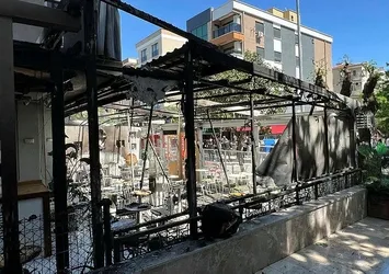 Manisa'da bir kafede çıkan yangın söndürüldü
