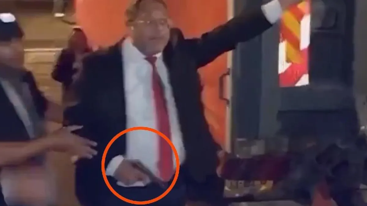 Siyonist Bakan Ben-Gvir İsrail halkına silah çekti! Büyük tepki topladı | İşte 'pes' dedirten görüntüler...