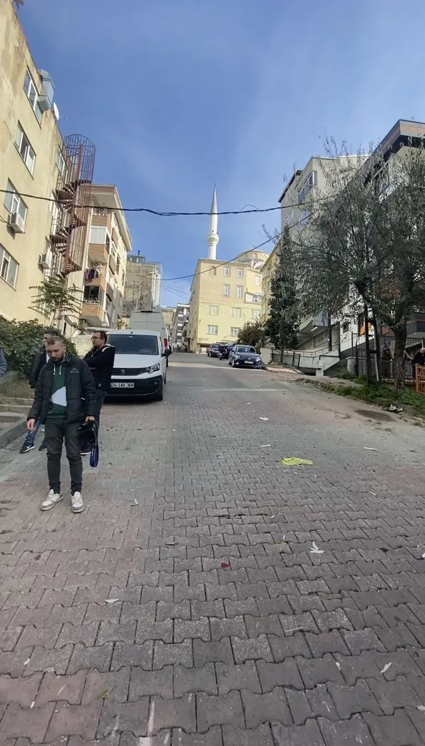 kagithanede-frenleri-bosalan-kamyonet-dehset-sacti-5-arac-pert-oldu-1667914217698.jpg Kağıthane’de frenleri boşalan kamyonet dehşet saçtı! 5 araç pert oldu - 5