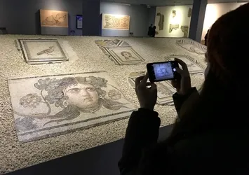 Çingene Kızı mozaiğine yoğun ilgi
