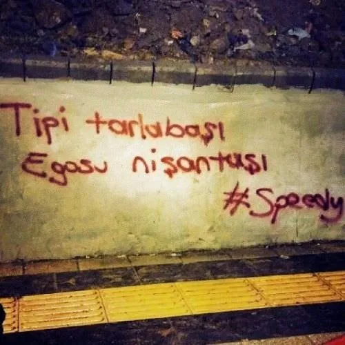 İlginç duvar yazıları