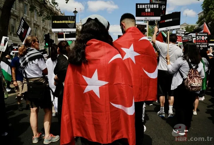 Londra’da dikkat çeken Filistin gösterisi | Türk bayrakları...