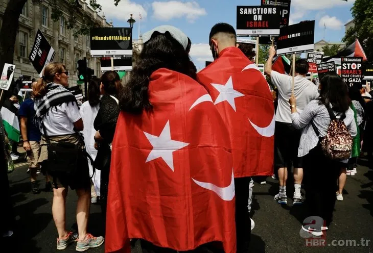 Londra'da dikkat çeken Filistin gösterisi | Türk bayrakları...