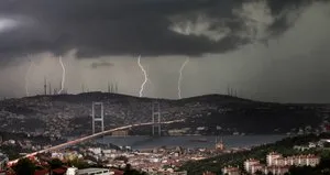 İstanbul’da sağanak yağış başladı