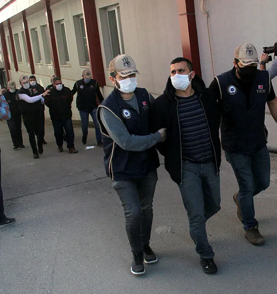 Adana'da 'İntikam eylemi' hazırlığı yaparken yakalanan 4 DEAŞ’lı tutuklandı - 1