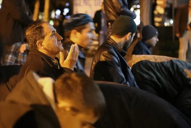 mevlid-kandili-duasi-diyanet-mevlid-kandilinde-hangi-dualar-okunur-2022-mevlid-kandilinde-okunacak-dular-1665126197832.jpg Mevlid Kandili duası: Diyanet Mevlid Kandili'nde hangi dualar okunur? 2022 Mevlid Kandili'nde okunacak dular - 7