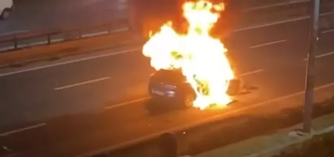 Kağıthane'de feci kaza: Bariyere çarpan otomobil alev aldı