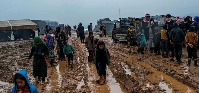 31 bin sivil daha Türkiye sınırı yakınlarına göç etti