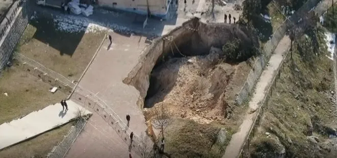 Deprem sonrası korkutan görüntü! Gaziantep’te dev obruk