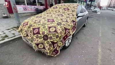 Araçları battaniyelerle örttüler