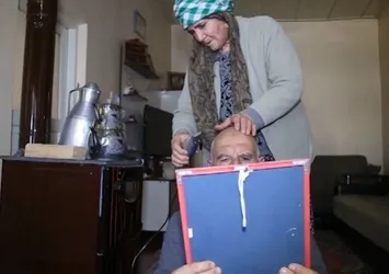 30 yıldır karısı tıraş ediyor