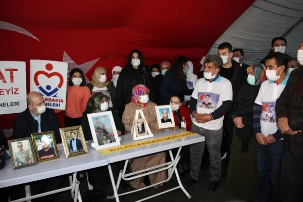 İçişleri Bakanı Süleyman Soylu’dan HDP önünde evlat nöbetindeki ailelere ziyaret