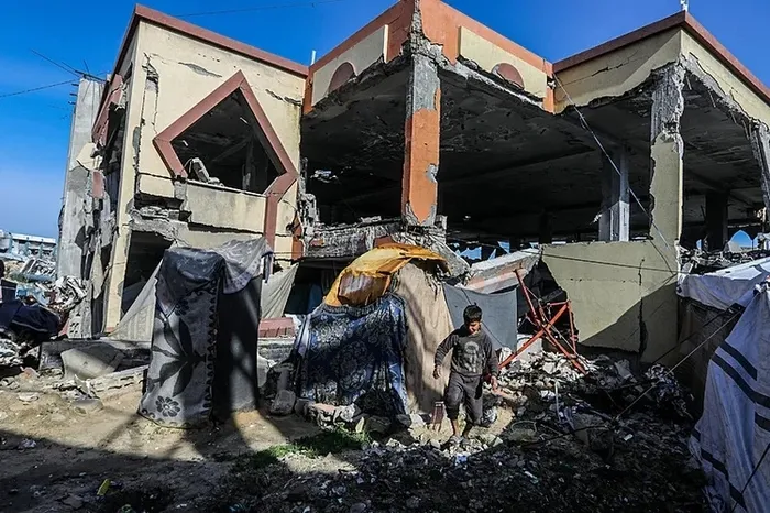 Katil İsrail Gazze’de ateşkes dinlemiyor! Bombaların gölgesinde yeni yıla girdiler