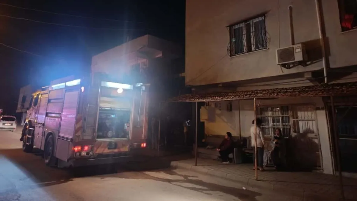 Kozan'da ev yangını! 4 kişi dumandan etkilendi