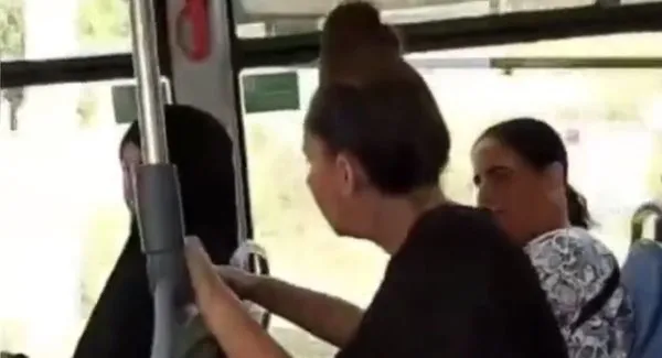 Başörtülü kadına otobüste alçak saldırı! Savunması çileden çıkarttı - 4