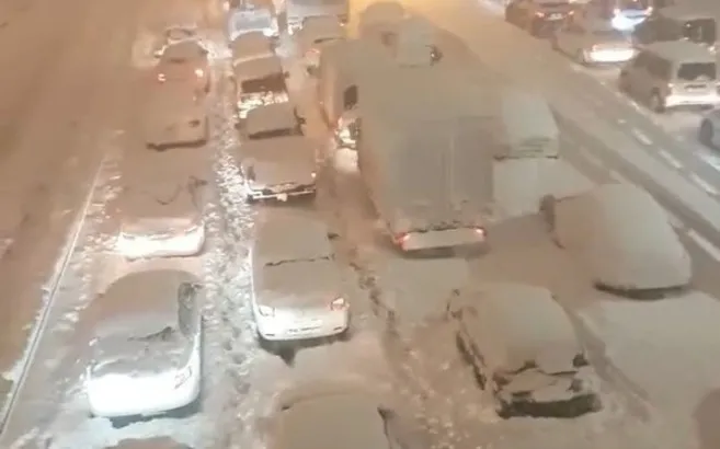 İstanbul’da binlerce araç yolda kaldı