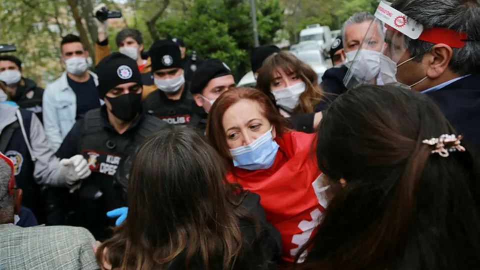 HDP-CHP-TİP ve DİSK'ten skandal hareket! Herkesin hayatını tehlikeye attılar