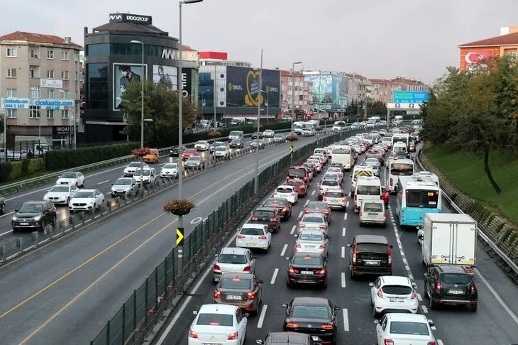 Hafta sonu şehirler arası seyahat yasağı var mı? 17-18 Nisan'da özel araçla, otobüsle, uçakla seyahat yapılacak mı?