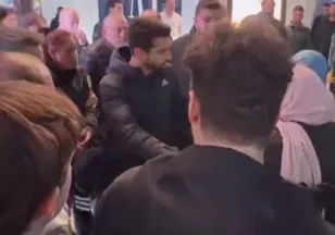 AVM'de tekmeli yumruklu kavga kamerada