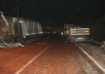 Yola dökülen salçalar faciaya neden oldu! Ölü ve yaralılar var