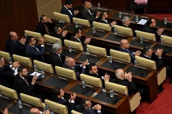 chpnin-konser-israfi-yine-tartisma-yaratti-ak-partili-uyeler-toplantiyi-terk-etti-1731092903997.jpeg Milyonluk konser israfı yine tartışma yarattı! ABB Meclisi'nde gerginlik: AK Partili üyeler toplantıyı terk etti - 5
