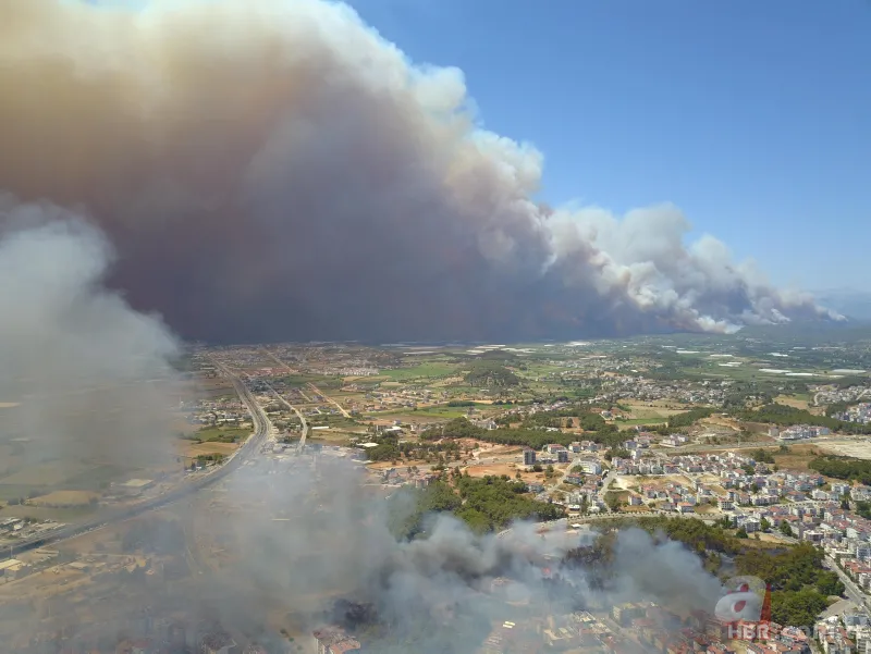 Son dakika: Antalya Manavgat'ta orman yangını! Alevler yerleşim yerlerine sıçradı 18