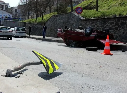 Takla atıp hurdaya dönen otomobilden burnu bile kanamadan çıktı - 2