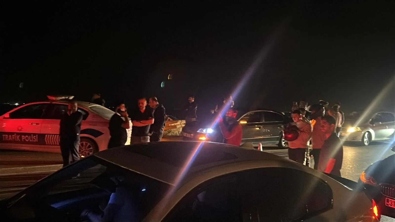 Hatay'da seyir halindeki araç alevlere teslim oldu
