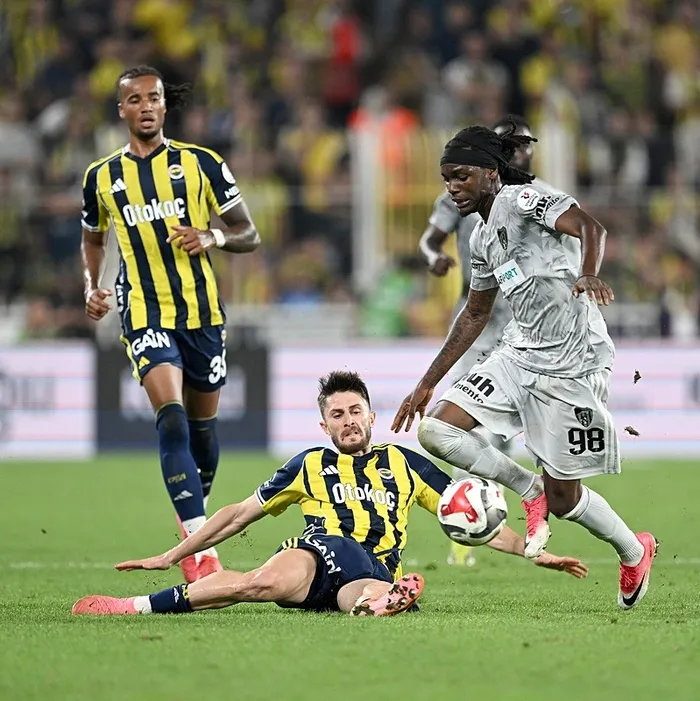 fenerbahce-ile-kocaelispor-16-yil-aradan-sonra-super-ligde-karsi-karsiya-geldi-1755977534144.jpeg Fotoğraf (AA)