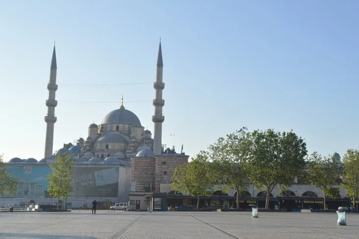 Türkiye'de bayram sabahı! Camiler bayram namazında boş kaldı...