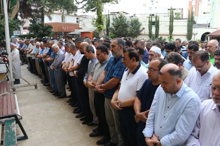 Yüz binler Mursi için giyabi cenaze namazı kıldı!