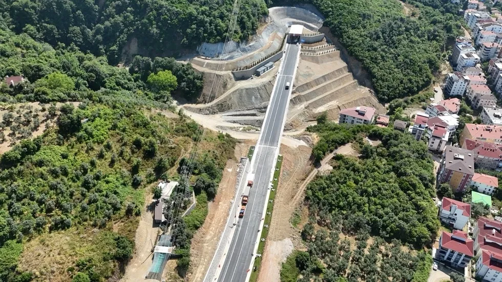 seyahat-suresini-30-dakikaya-dusurecek-yol-icin-buyuk-gun-yalova-armutlu-yolu-yarin-hizmete-aciliyor-1784807113007.jpeg Seyahat süresini 30 dakikaya düşürecek yol için büyük gün! Yalova-Armutlu yolu yarın hizmete açılıyor - 2