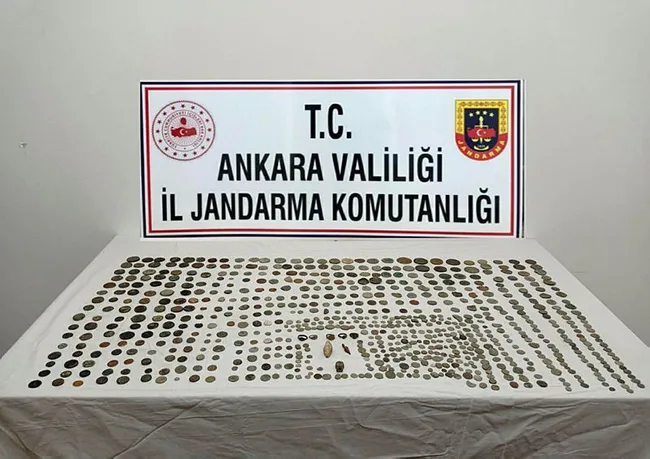 ankarada-718-parca-tarihi-eser-ele-gecirildi-1622988554687.jpg Ankara'da 718 parça tarihi eser ele geçirildi - 1