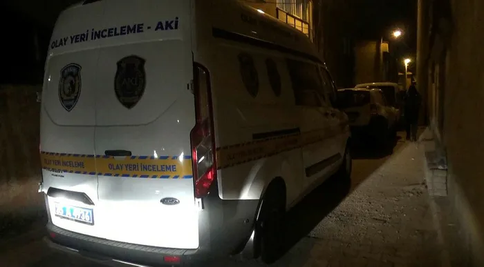izmirde-kotu-koku-ihbarina-giden-polisi-soke-eden-goruntu-1657314819487.jpg İzmir'de kötü koku ihbarına giden polisi şoke eden görüntü - 3
