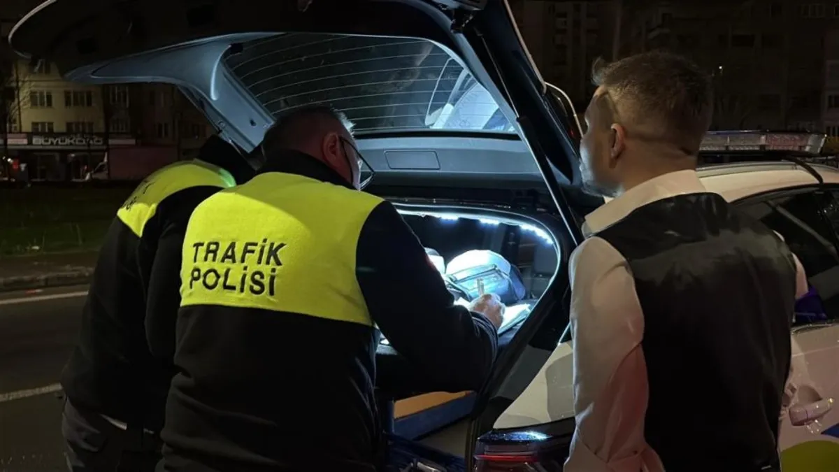 Kayseri'de aracıyla yolun ortasına çıktı: Ekiplere teşekkür edip zorluk çıkardı