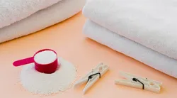 Sararan beyaz çamaşırlar kar gibi parlayacak! Yarım çay bardağı eklemek yetiyor