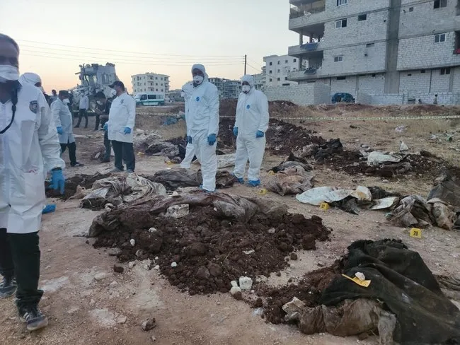 Son dakika: Afrin’de PKK katliamı: 35 kişinin cansız bedeni bulundu - 1