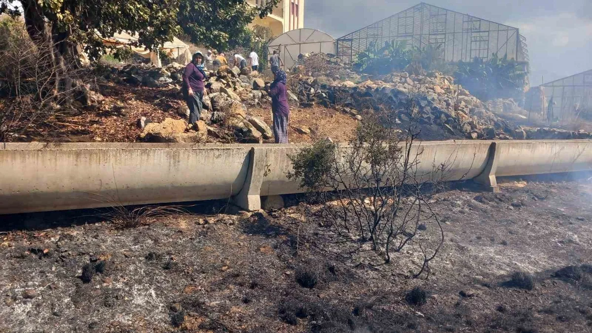 Gazipaşa'da zirai alanda yangın büyümeden söndürüldü