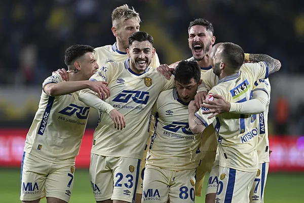 ankaragucu-fenerbahce-canli-yayin-ztkda-sari-lacivertli-gece-basladi-1709059405066.jpg Ankaragücü ZTK'da Fenerbahçe'ye mağlup etti! Sarı-lacivertli ekip çeyrek finalde havlu attı - 6