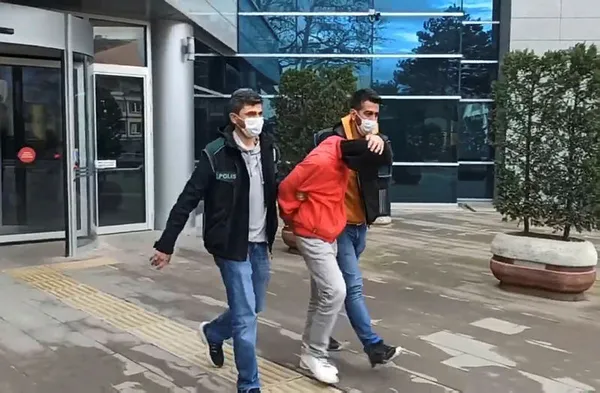 canli-yayinda-uyusturucu-ictiler-cezaevine-gonderildiler-1641742058057.jpg Canlı yayında uyuşturucu içtiler! Cezaevine gönderildiler - 1