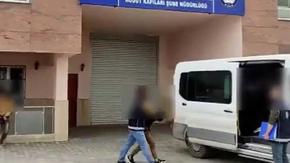 Van’da göçmen kaçakçıları yakalandı