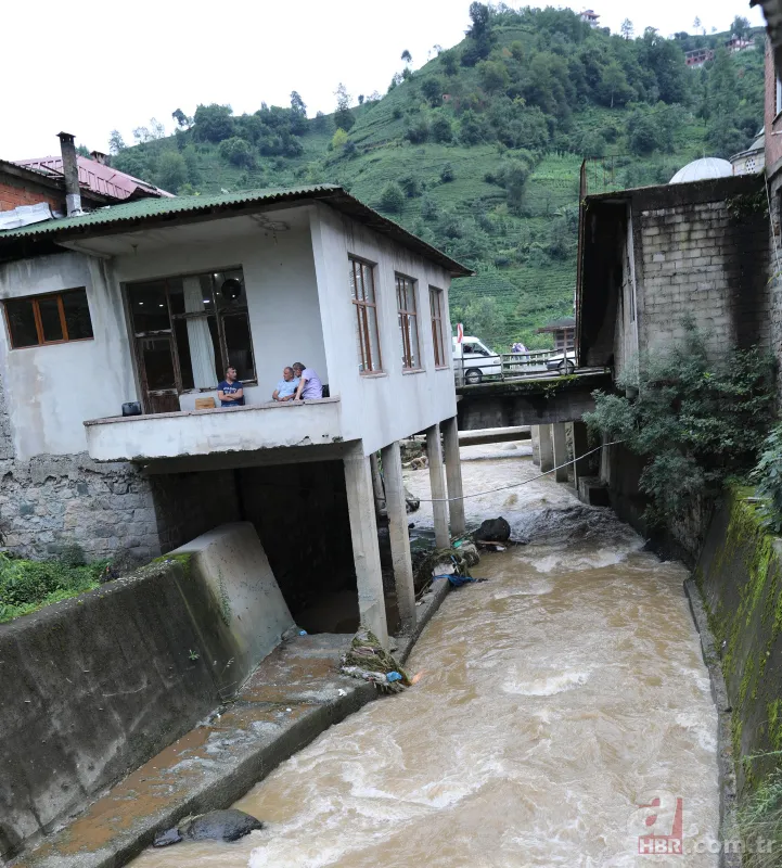 Rize yine sular altında: Dereler taştı yollar kapandı 13