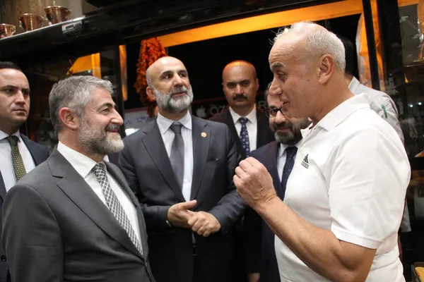 bakan-nebati-esnaf-ziyaretinde-mujdeledi-rahatlayacaginiz-paket-yolda-1665264839837.jpg Bakan Nebati esnaf ziyaretinde müjdeledi: Rahatlayacağınız paket yolda - 3