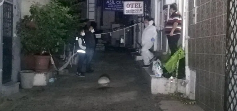 izmir de 2 yildir otelde yasayan adam