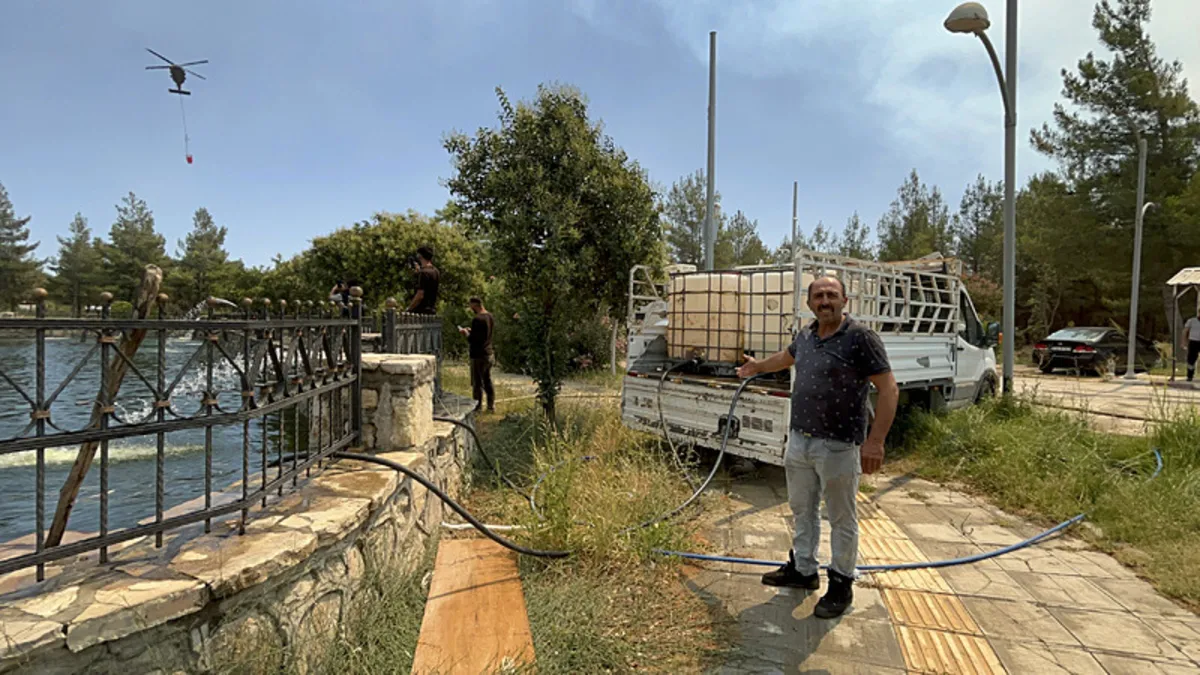 Hatay'daki orman yangınında vatandaşlar seferber! 45 kilometreden su taşıyorlar