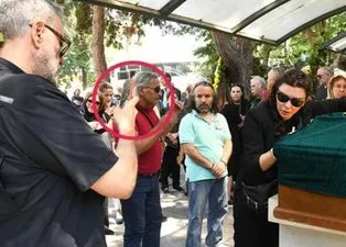 Enis Fosforoğlu’nun cenazesinde Hamdi Alkan ve Selen Görgüzel’den şok hareket