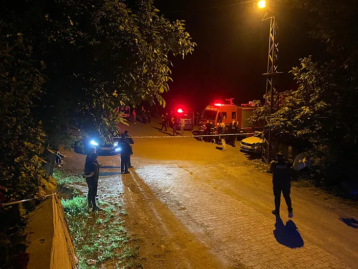 tokatta-ihbar-uzerine-girilen-evde-patlama-2-jandarma-personeli-ve-2-sivil-yarali-1716063640370.jpg Tokat'ta ihbar üzerine girilen evde patlama! 5'i asker 7 yaralı | 2 şüpheli tutuklandı - 3