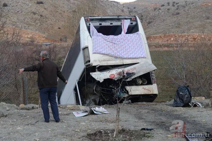 Kamyon yolcu otobüsüne çarptı! 2