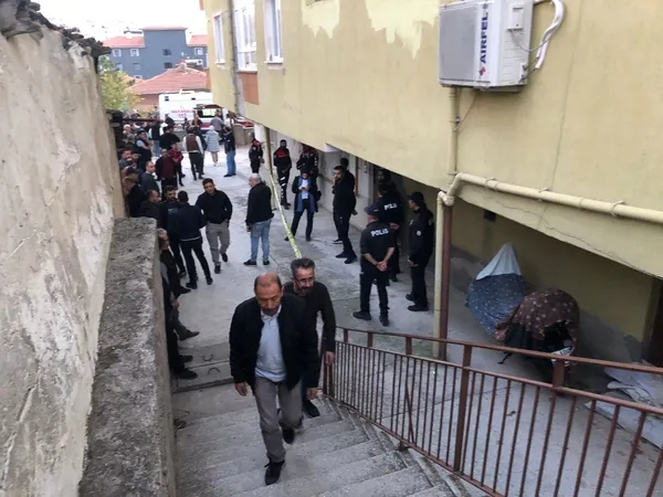cankirida-korkunc-olum-cesedi-yatagin-altinda-bulundu-4-kisi-gozaltina-alindi-1699473834901.jpg Çankırı’da korkunç ölüm: Cesedi yatağın altında bulundu! 4 kişi gözaltına alındı - 1